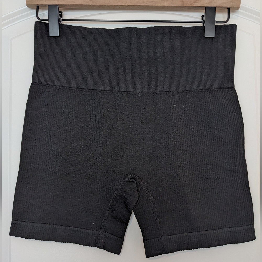 Colsie Black High Waist Ribbed Sport Shorts Size Medium